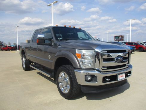 Used 2014 Ford F250 Lariat w/ Chrome Package AWD/4WD image 9