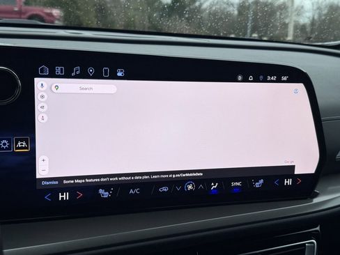 Used 2024 Chevrolet Traverse LT image 10