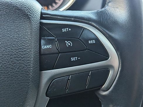 Used 2019 Jeep Grand Cherokee Limited image 17