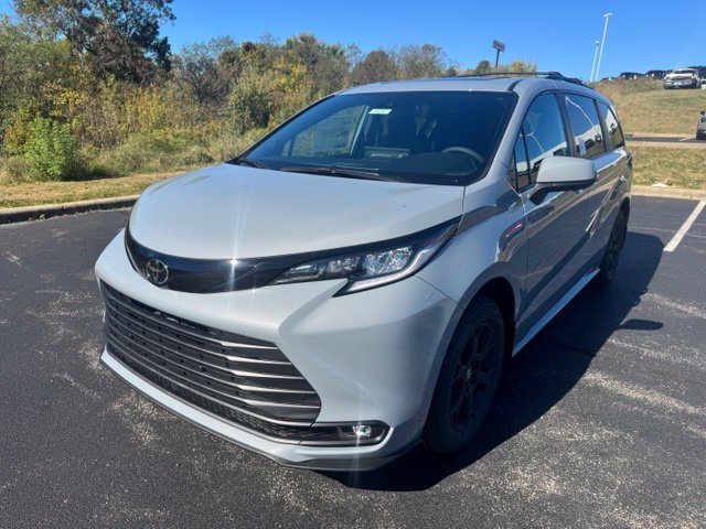 New 2026 Toyota Sienna XLE Woodland Edition AWD/4WD image 7