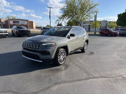 Used 2022 Jeep Compass Limited w/ Elite Group AWD/4WD image 3