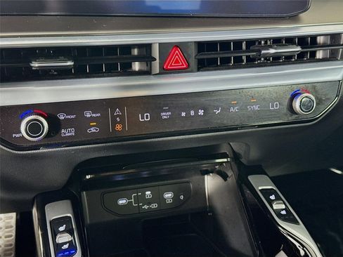 Certified 2025 Kia Sorento SX Prestige AWD/4WD image 18