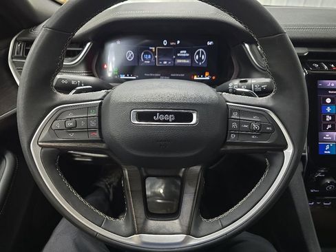 Used 2024 Jeep Grand Cherokee L Limited w/ Black Appearance Package AWD/4WD image 19