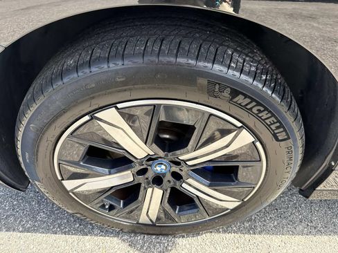 Used 2023 BMW iX xDrive50 w/ Sport Package AWD/4WD image 11