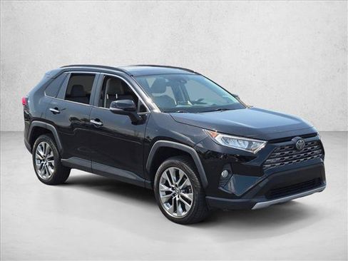 Used 2020 Toyota RAV4 Limited FWD image 3