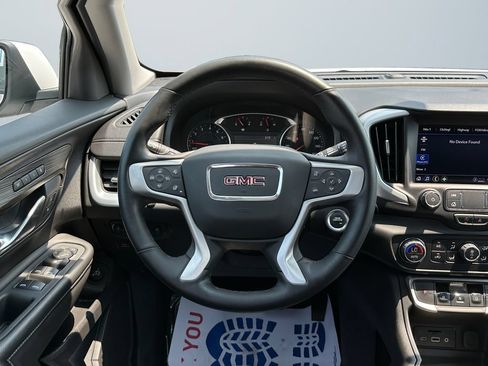 Used 2024 GMC Terrain SLT AWD/4WD image 12