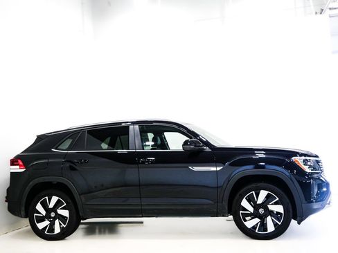Used 2026 Volkswagen Atlas Cross Sport SE FWD image 4