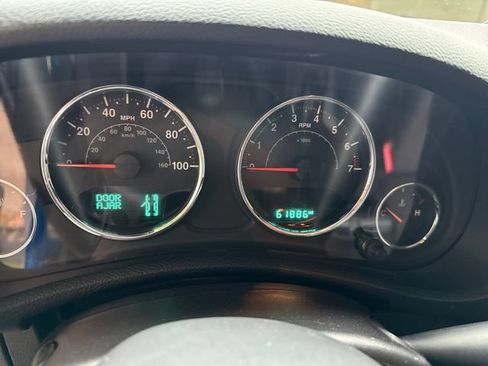 Used 2015 Jeep Wrangler Sport w/ Quick Order Package 23S AWD/4WD image 14