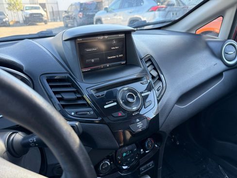 Used 2014 Ford Fiesta Titanium image 16