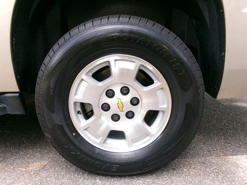 Used 2008 Chevrolet Suburban LT w/ LT Preferred Equipment Group RWD image 42