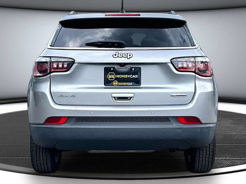 Used 2019 Jeep Compass Latitude w/ Cold Weather Group AWD/4WD image 5