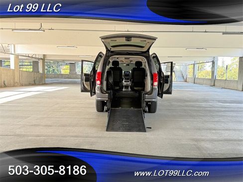 Used 2018 Dodge Grand Caravan SE w/ Power Convenience Group I FWD image 29