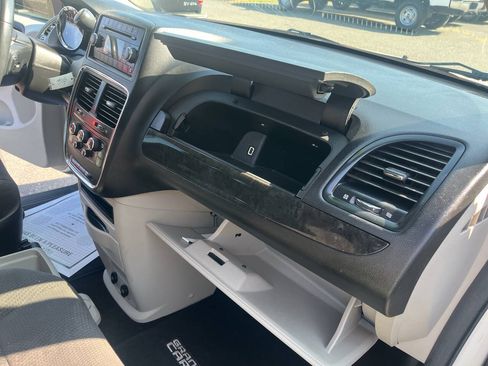Used 2013 Dodge Grand Caravan SE FWD image 28
