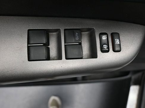 Used 2011 Toyota Tundra 4x4 CrewMax image 18