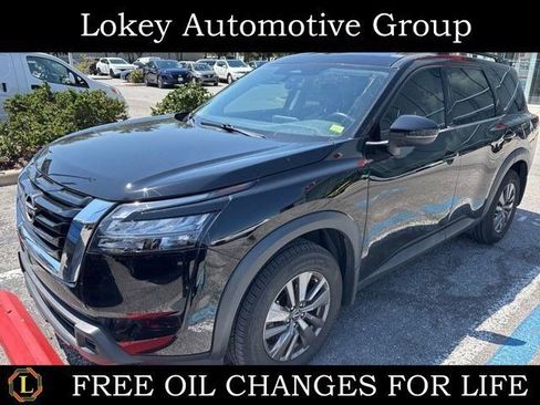 Certified 2024 Nissan Pathfinder SV image 1