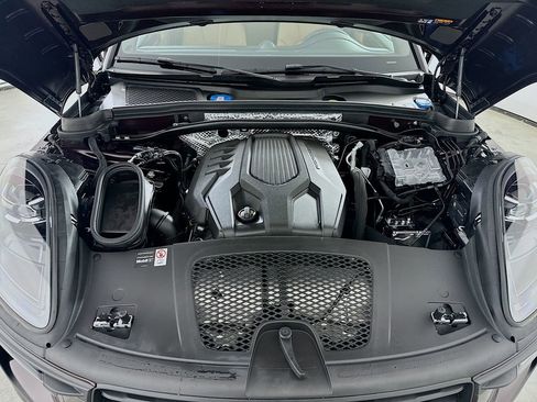 New 2026 Porsche Macan AWD/4WD image 32