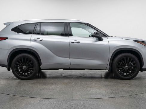 Used 2025 Toyota Highlander XSE image 11