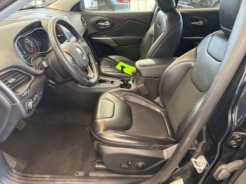 Used 2019 Jeep Cherokee Latitude Plus w/ Comfort/Convenience Group AWD/4WD image 21