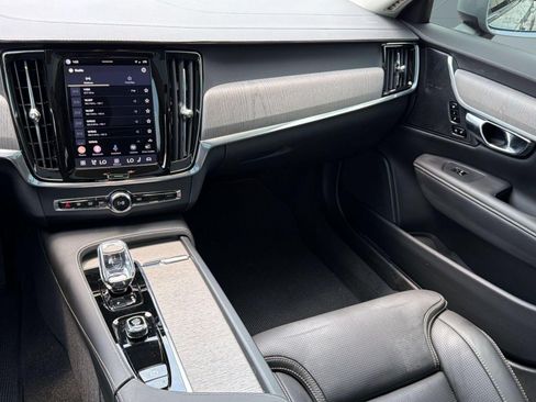 Certified 2025 Volvo V90 B6 Cross Country Ultra AWD/4WD image 27