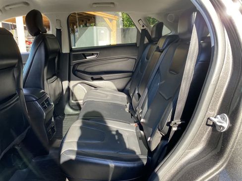 Used 2017 Ford Edge Titanium w/ Technology Package AWD/4WD image 17