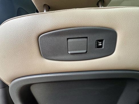 Used 2020 Land Rover Defender 110 SE image 32