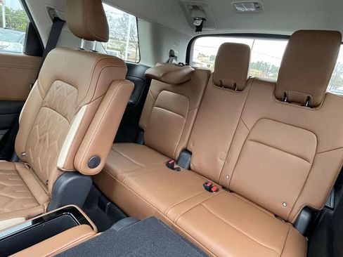 New 2026 Nissan Pathfinder Platinum image 11