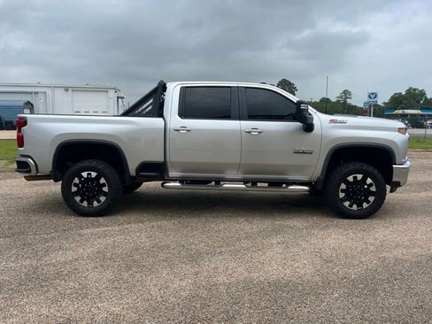 Used 2020 Chevrolet Silverado 2500 LT w/ Texas Edition AWD/4WD image 9