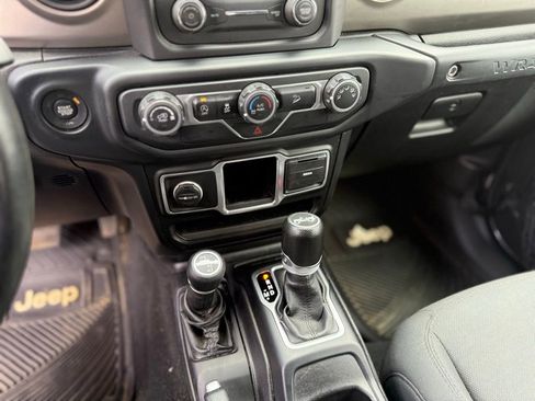 Used 2018 Jeep Wrangler Unlimited Sport AWD/4WD image 13