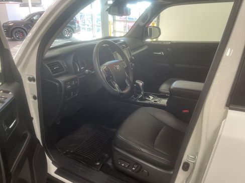 Used 2022 Toyota 4Runner TRD Off-Road Premium AWD/4WD image 8