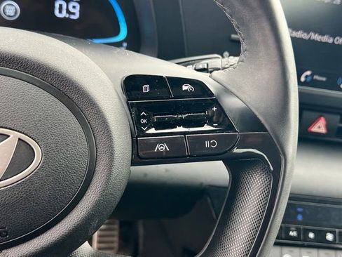 Certified 2025 Hyundai Elantra Sport FWD image 23