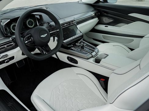 Used 2025 Aston Martin Vanquish V12 image 18