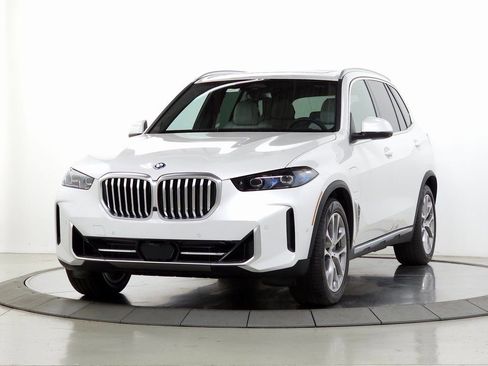 Used 2026 BMW X5 xDrive50e w/ Premium Package image 3