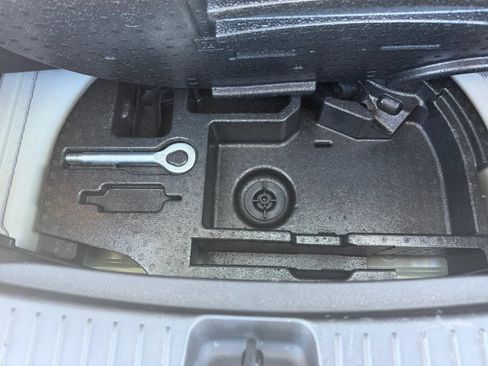 Used 2022 Chevrolet Bolt LT FWD image 35