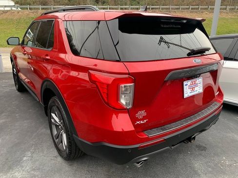 Used 2022 Ford Explorer XLT w/ Equipment Group 202A image 3