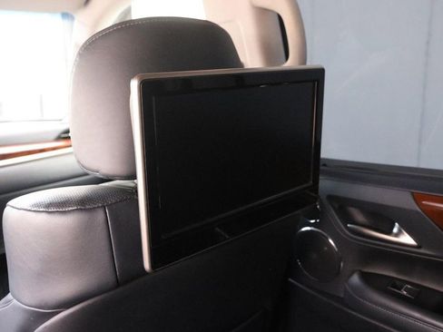 Used 2019 Lexus LX 570 4WD w/ Luxury Package image 33