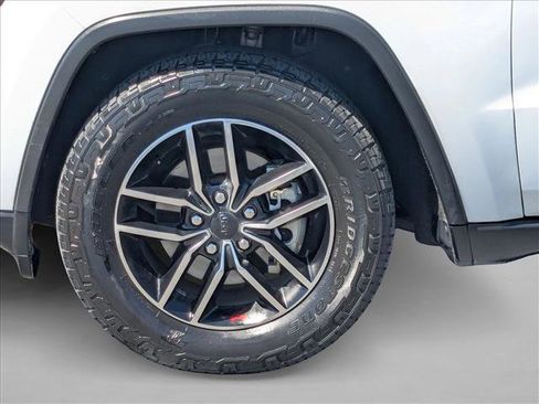 Used 2019 Jeep Grand Cherokee Trailhawk w/ Trailhawk Luxury Group AWD/4WD image 27