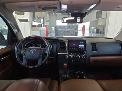 Used 2019 Toyota Sequoia Platinum RWD image 7