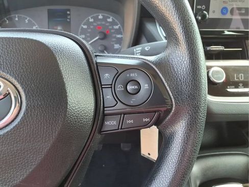 Used 2025 Toyota Corolla LE FWD image 17