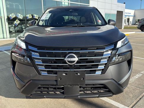 Used 2024 Nissan Rogue SV FWD image 3