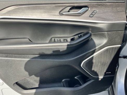 Used 2023 Jeep Grand Cherokee 4WD 4xe image 8