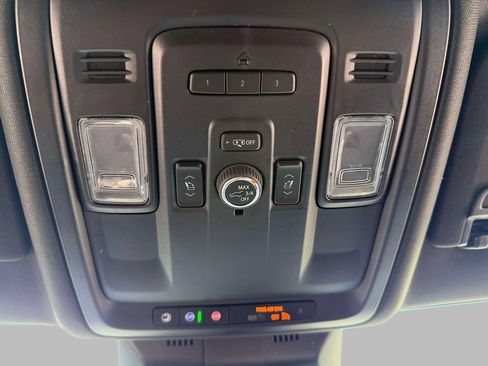 Used 2023 Cadillac Escalade ESV Luxury AWD/4WD image 28