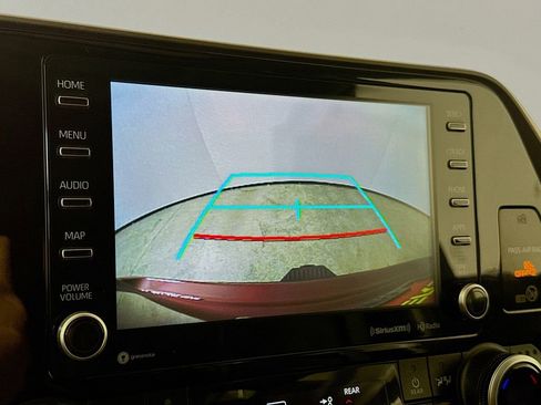 Used 2022 Toyota Highlander XLE image 19