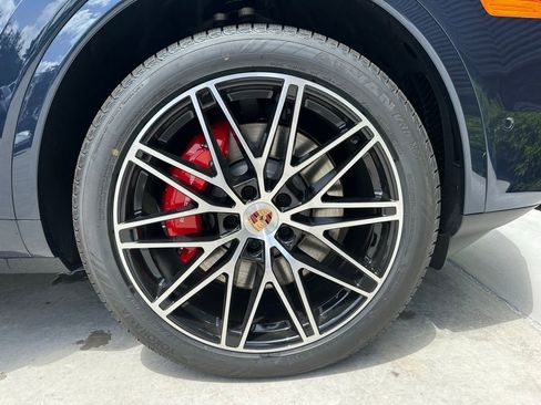 Certified 2025 Porsche Cayenne S AWD/4WD image 39