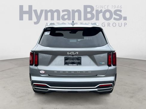 Certified 2022 Kia Sorento S image 4