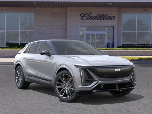 New 2026 Cadillac Lyriq V w/ LPO, Floor Liner Package AWD/4WD image 7