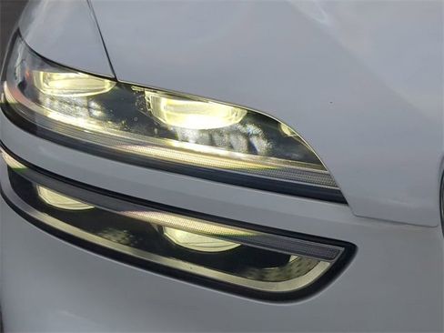 Used 2023 Genesis GV70 2.5T w/ Advanced Package image 8