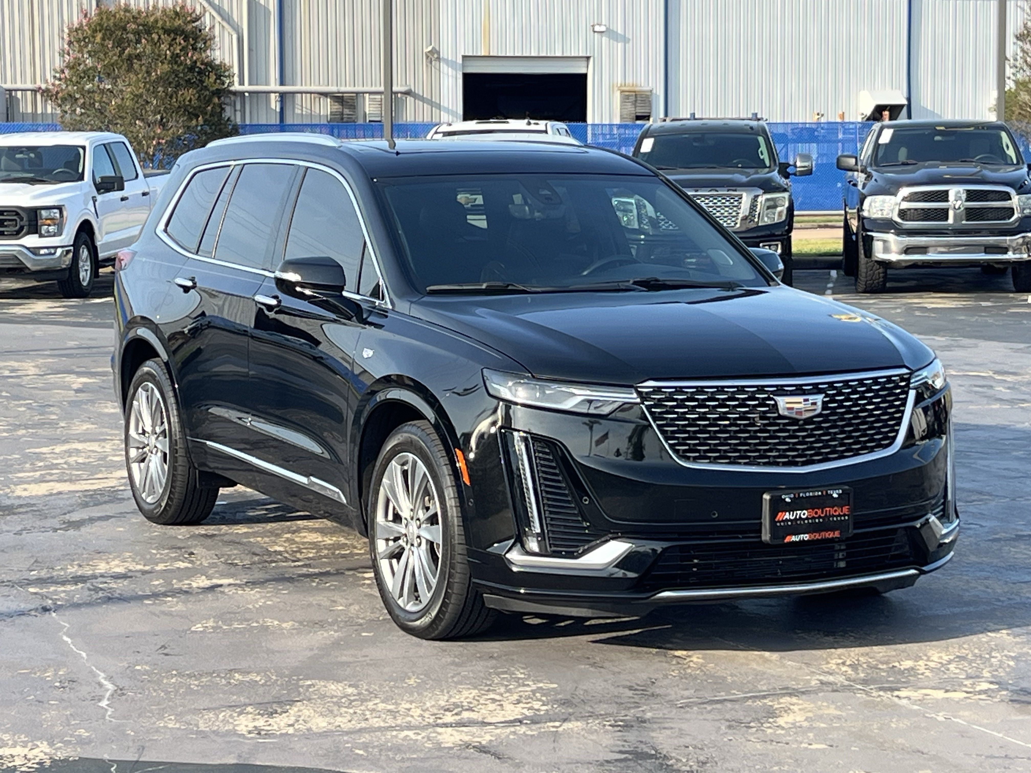 Used 2023 Cadillac XT6 Premium Luxury w/ Technology Package FWD image 5