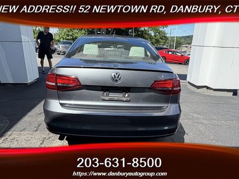 Used 2016 Volkswagen Jetta Sport FWD image 4