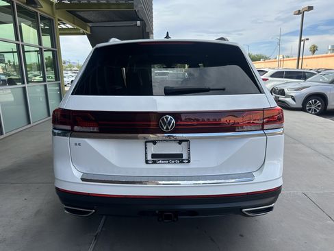 Used 2024 Volkswagen Atlas SE w/ Panoramic Sunroof Package FWD image 11