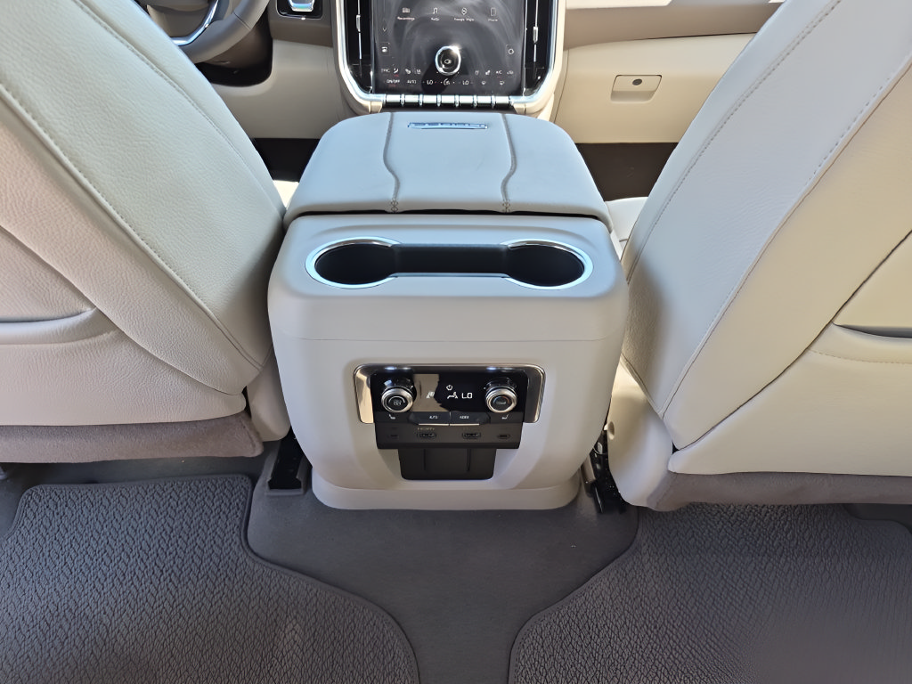 New 2026 GMC Yukon Denali w/ Denali Reserve Package AWD/4WD image 31